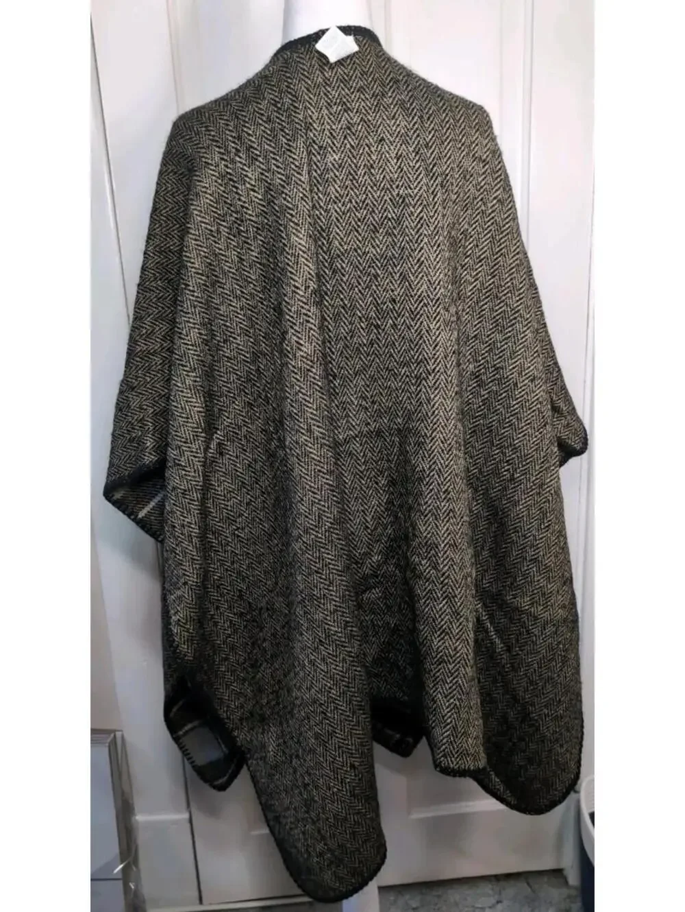 Woolrich Blanket Wrap Shawl Poncho Plaid Herringbone Reversible One Size (1339)